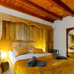 Il Lauro - House - *