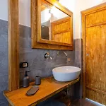 Il Lauro - House - *