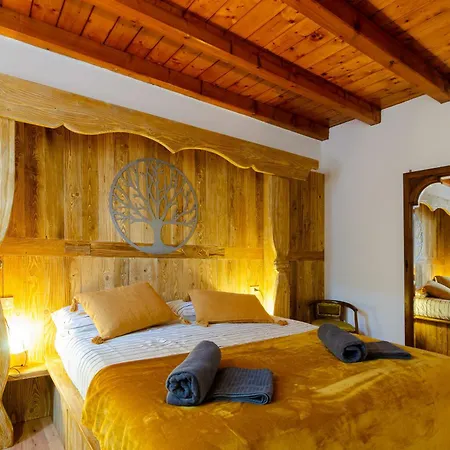 Il Lauro - House - *