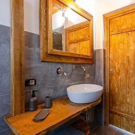 Il Lauro - House - *